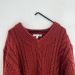 JW Anderson x Uniqlo V Neck Cable Knit Chunky Long Sleeve Sweater